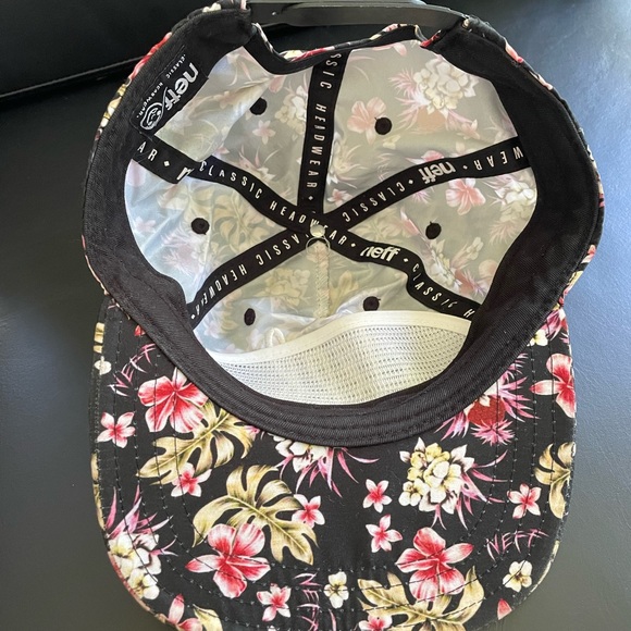 Neff hat - Picture 4 of 5